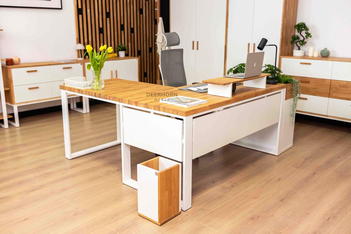 Bureau d'angle industriel en bois blanc avec plateau en chêne