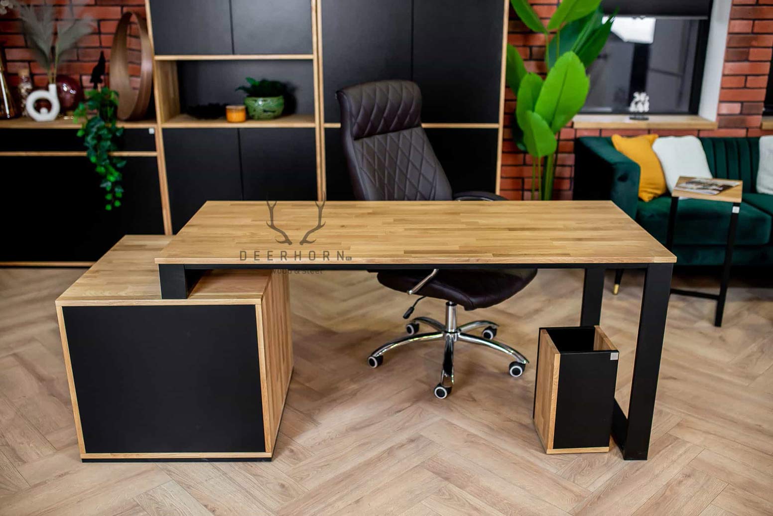 Bureau de loft en bois noir avec caisson