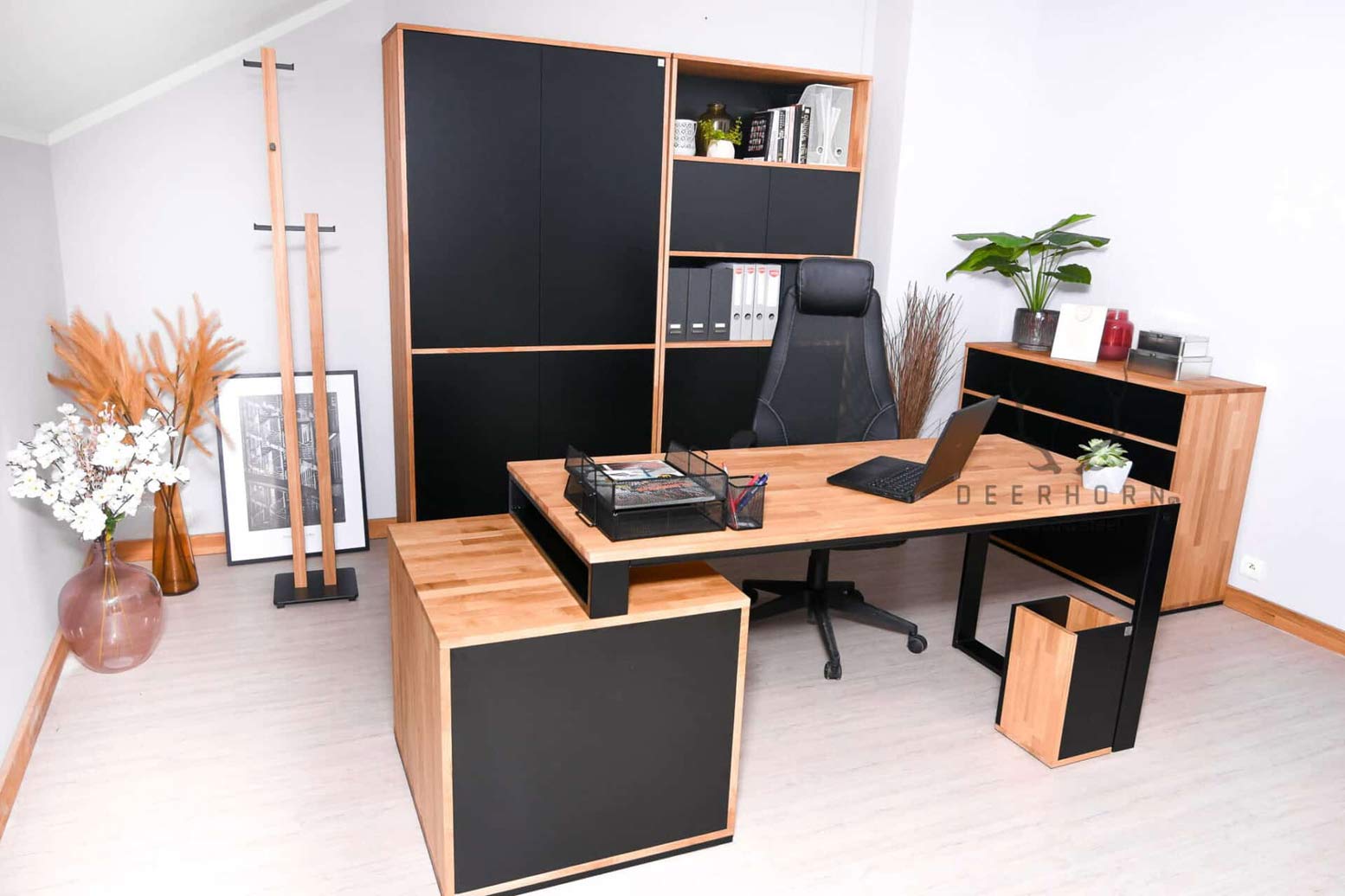 Bureau de loft en bois noir avec caisson