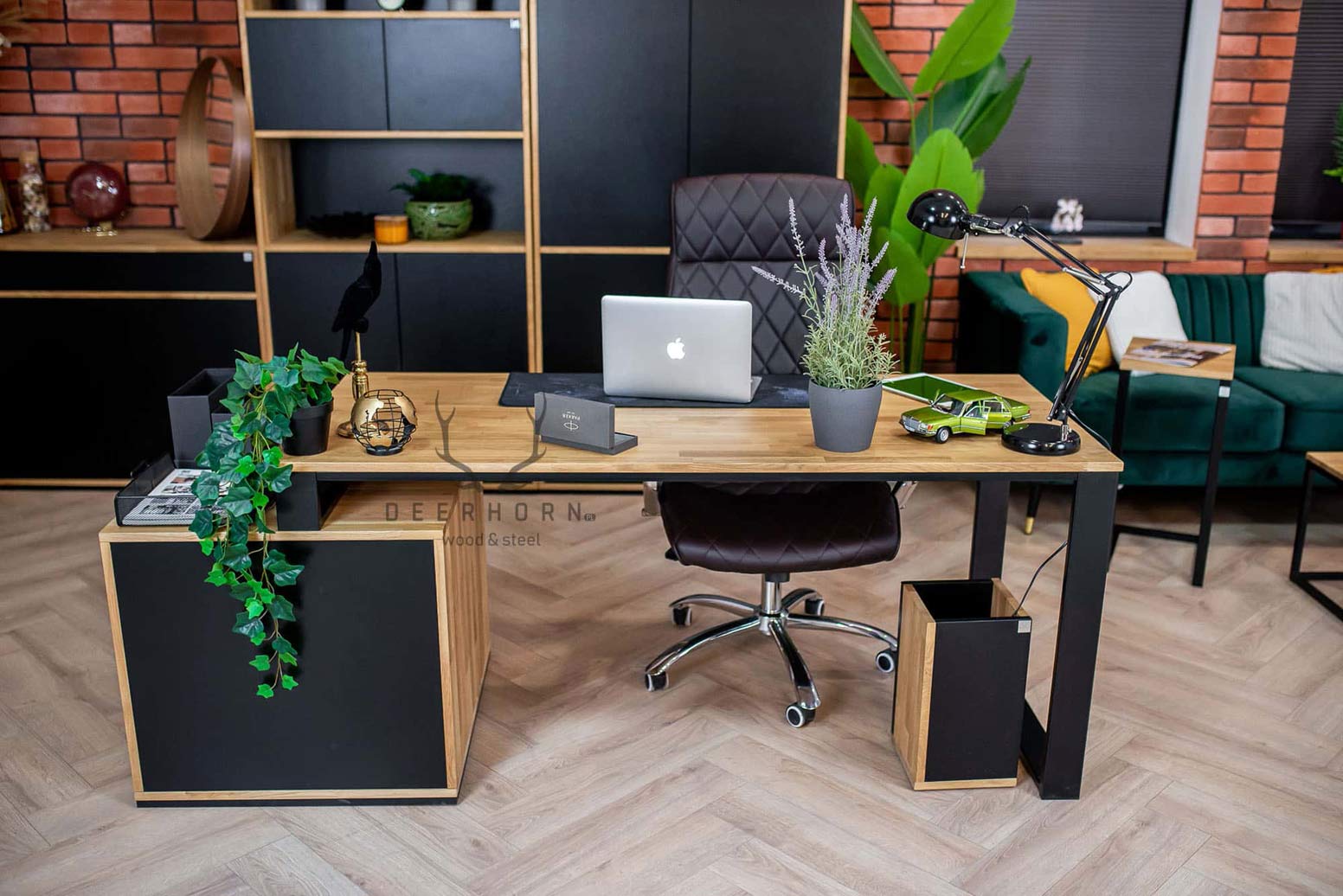 Bureau de loft en bois noir avec caisson