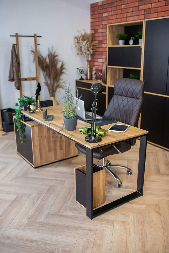 Bureau de loft en bois noir avec caisson
