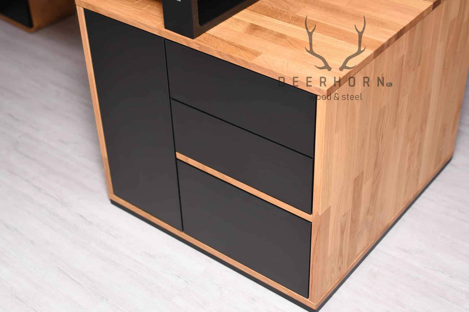 Bureau de loft en bois noir avec caisson
