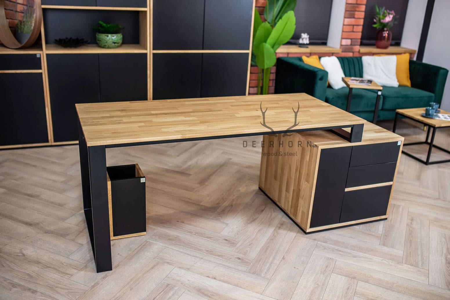 Bureau de loft en bois noir avec caisson