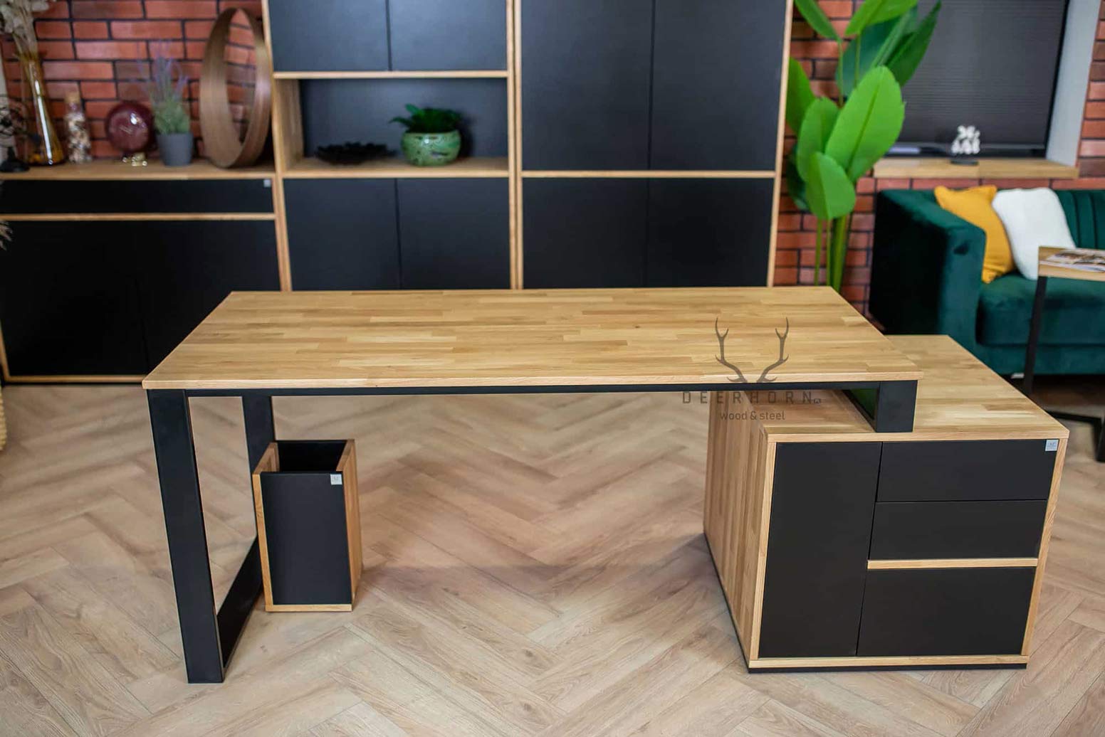 Bureau de loft en bois noir avec caisson