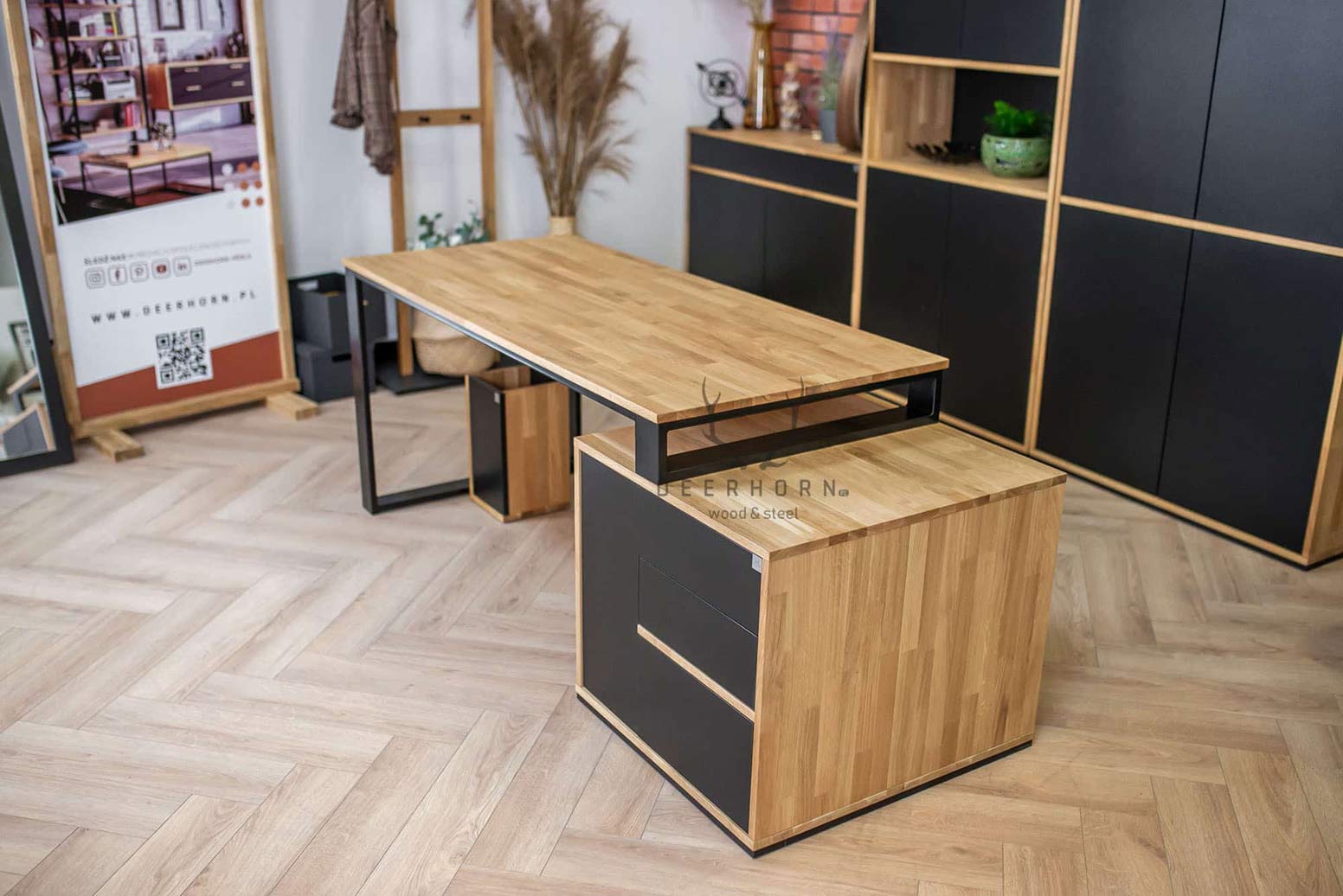 Bureau de loft en bois noir avec caisson