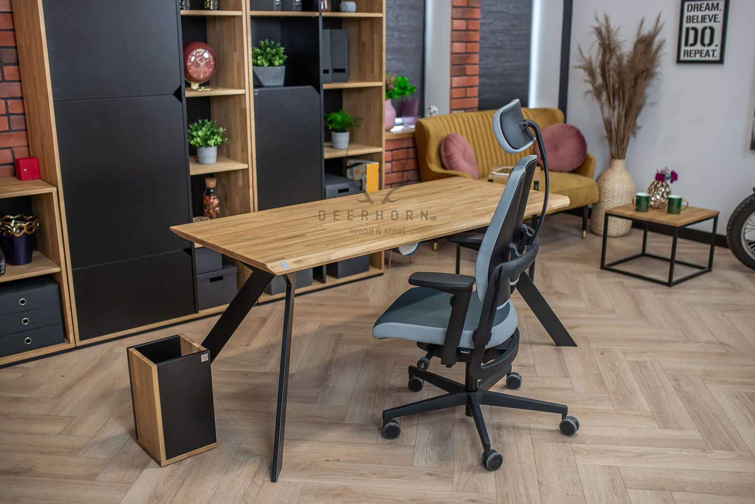 Bureau actif sur pieds inclinés avec plateau en bois 160x70cm