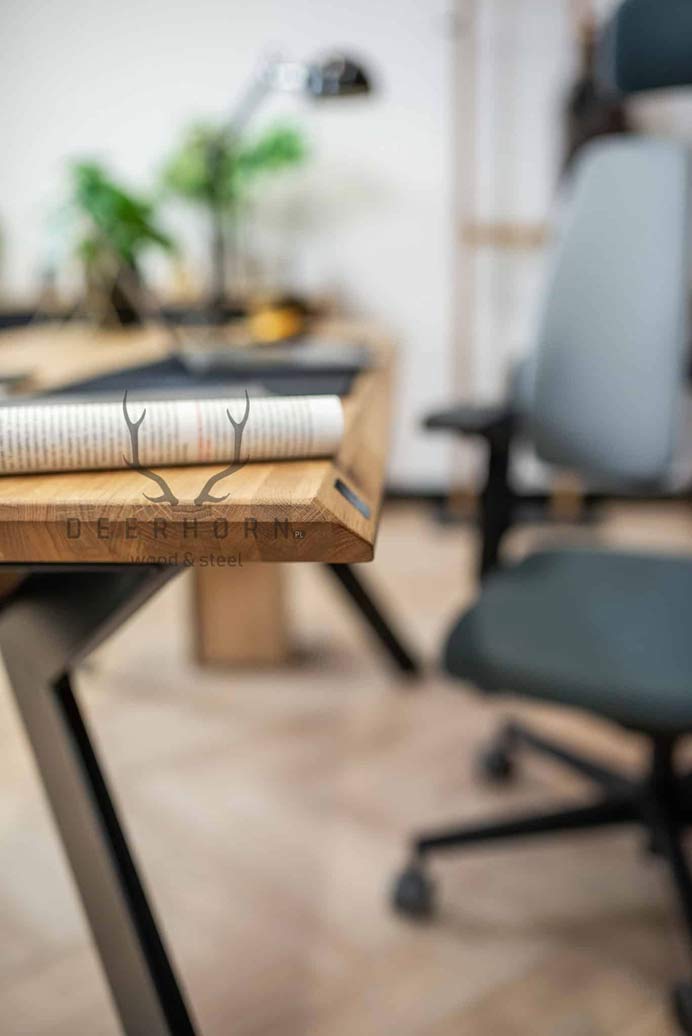Bureau actif sur pieds inclinés avec plateau en bois 160x70cm