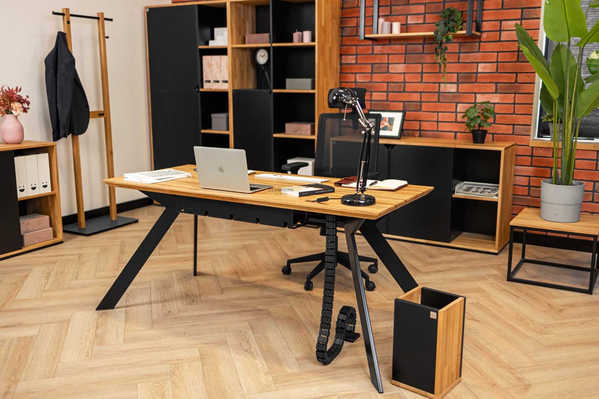 Bureau actif sur pieds inclinés avec plateau en bois 160x70cm