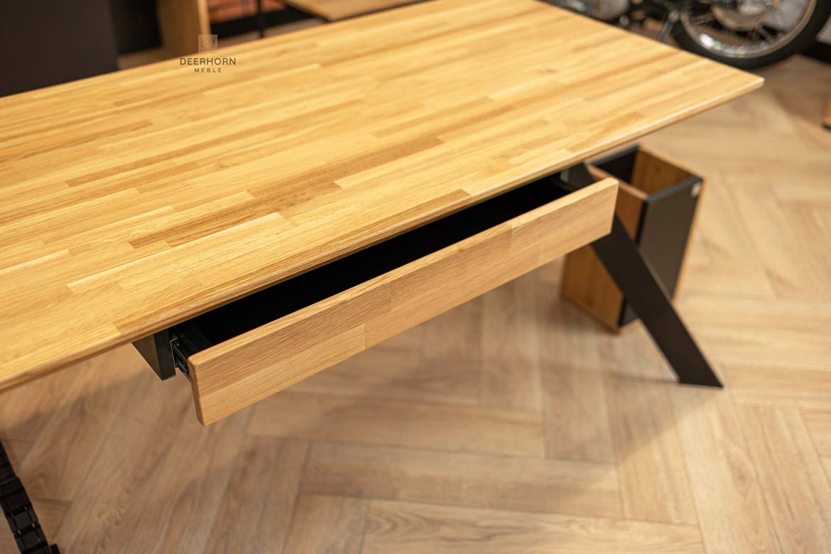 Bureau actif sur pieds inclinés avec plateau en bois 160x70cm