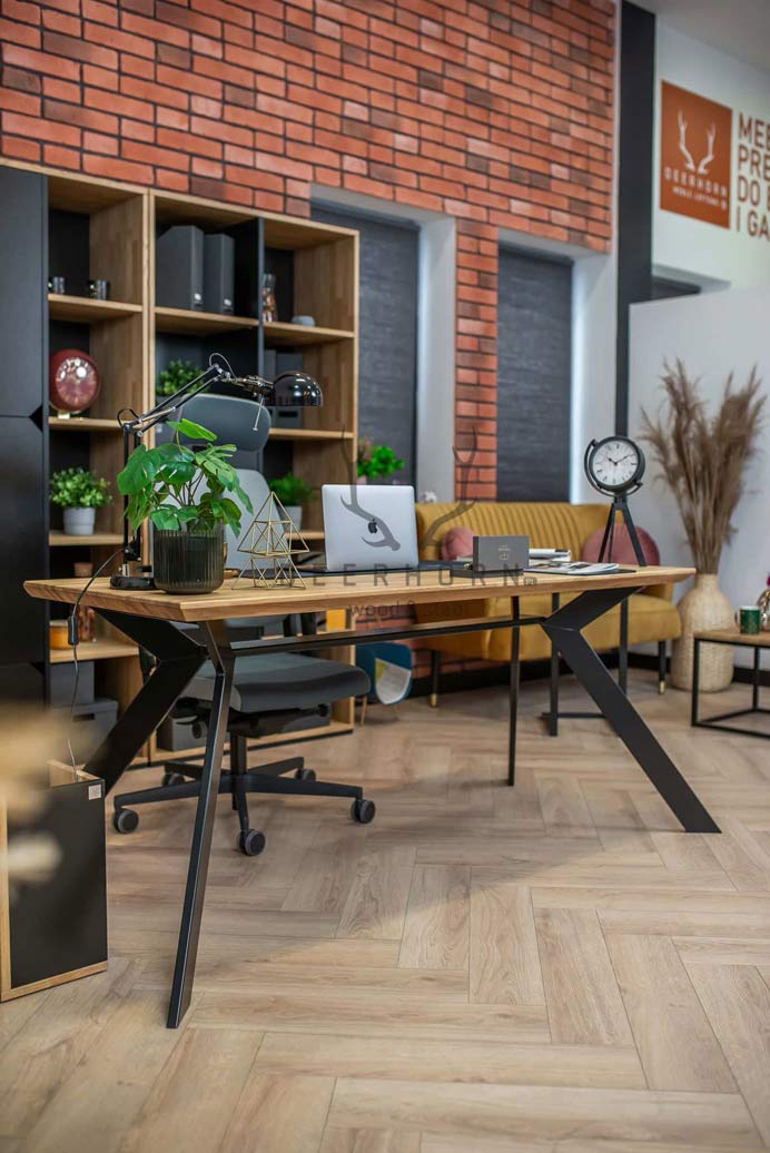 Bureau actif sur pieds inclinés avec plateau en bois 160x70cm