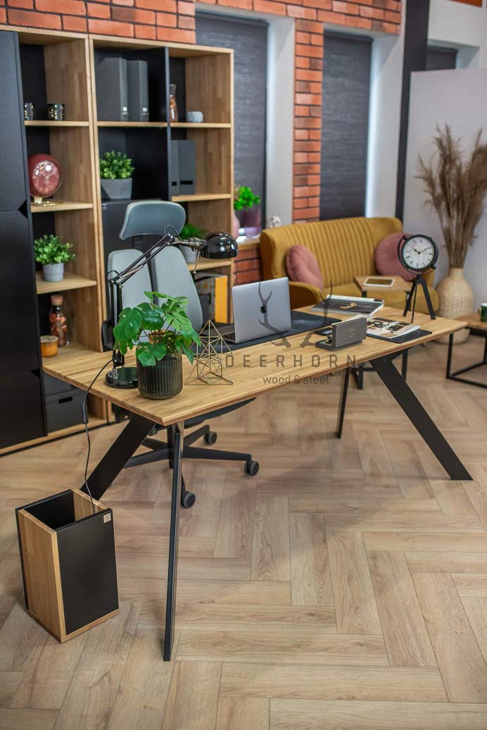 Bureau actif sur pieds inclinés avec plateau en bois 160x70cm