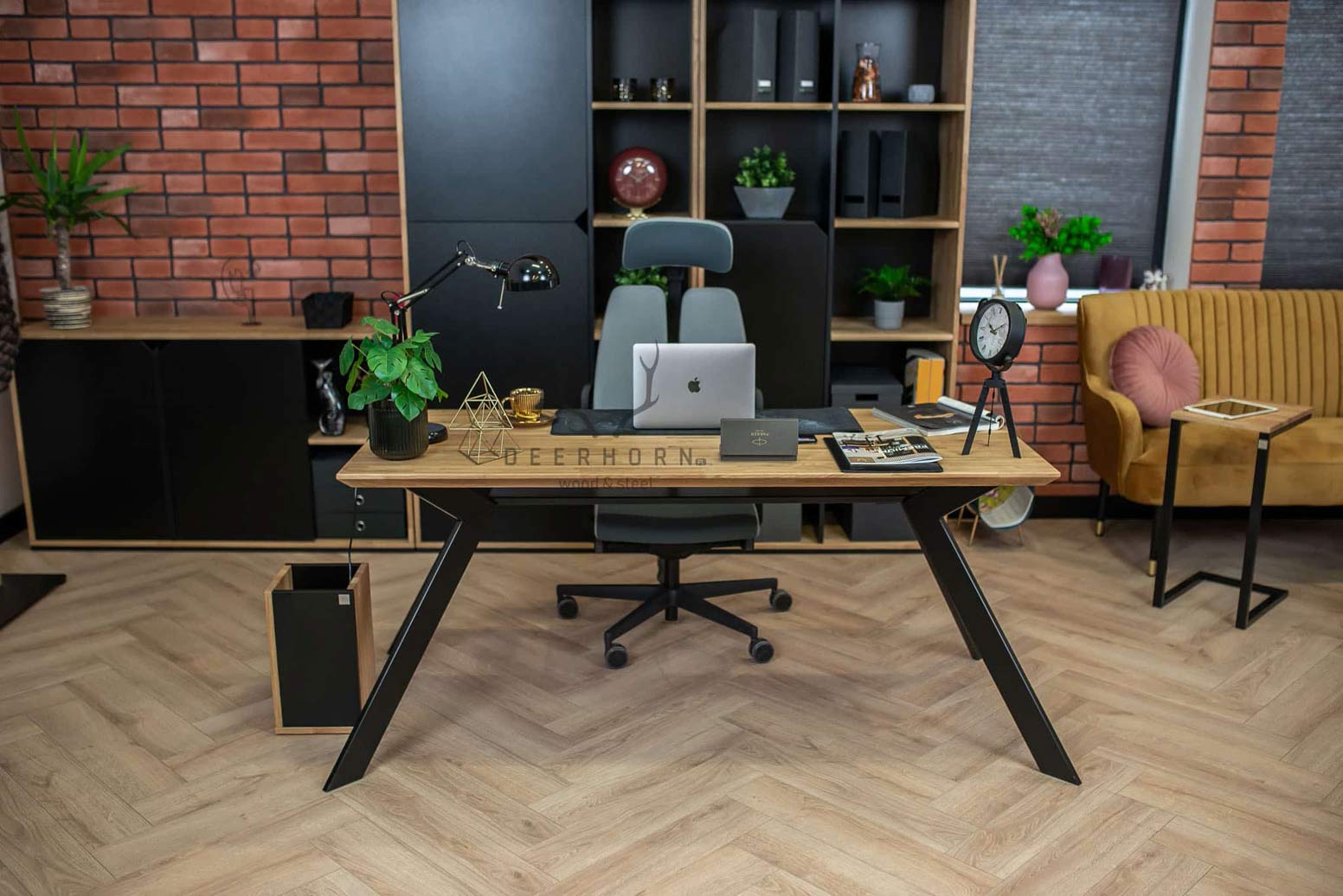 Bureau actif sur pieds inclinés avec plateau en bois 160x70cm