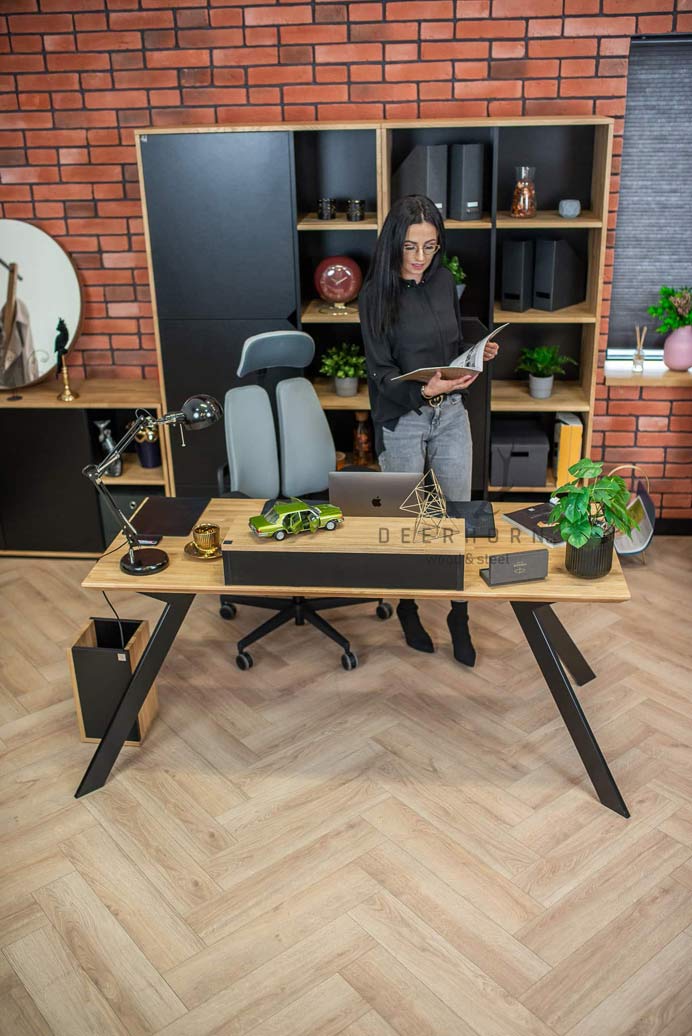 Bureau actif sur pieds inclinés avec plateau en bois 160x70cm