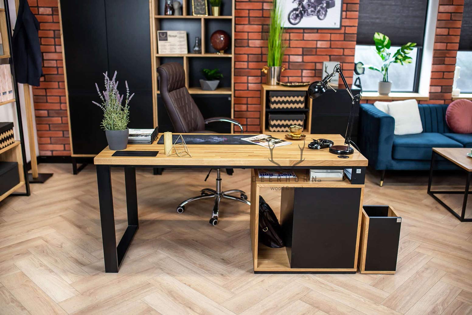 Bureau court avec plateau en bois pour petit bureau loft plus gauche