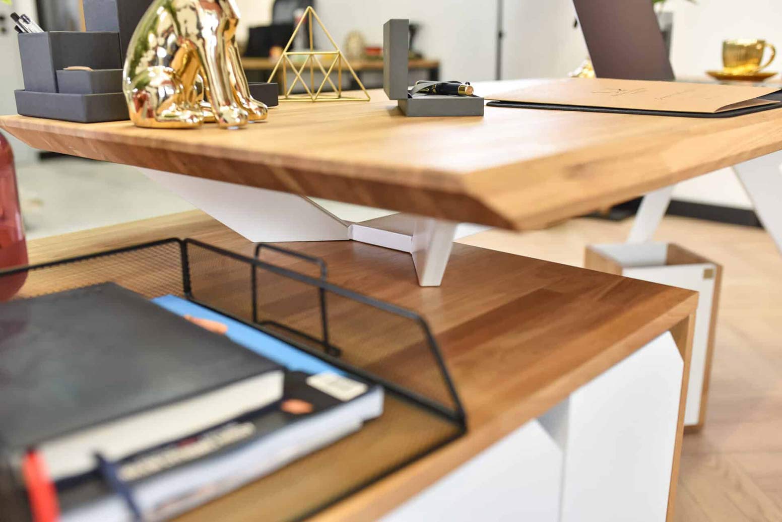 Bureau d'étude blanc avec plateau en bois Active