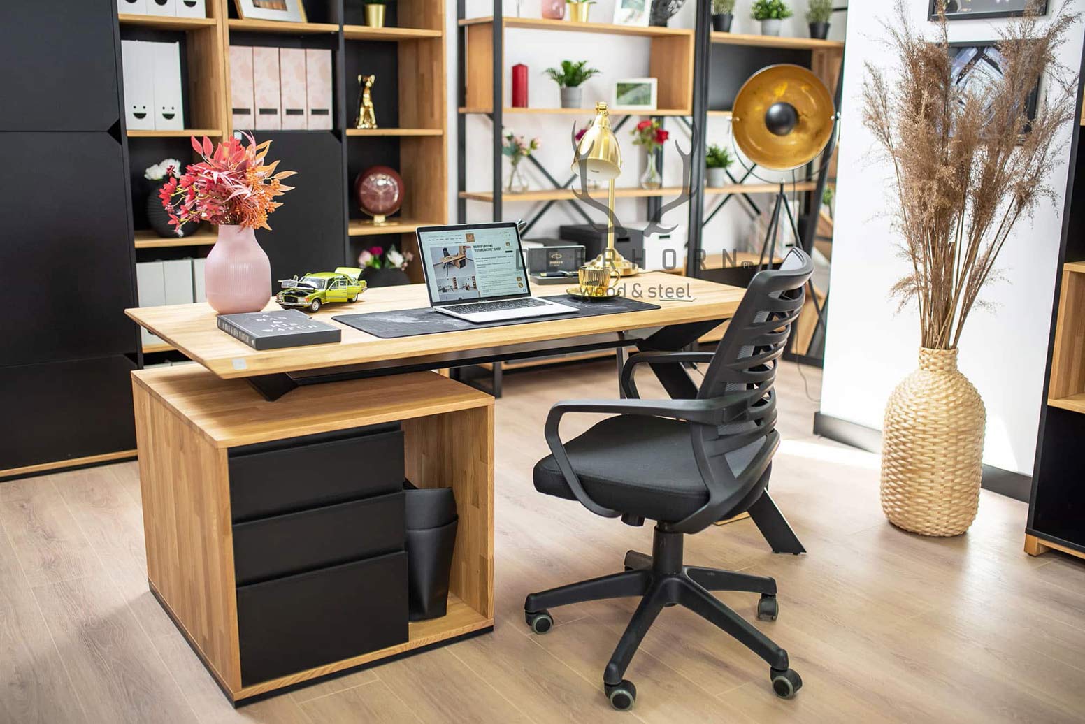 Bureau pour espace de bureau "Future active" court