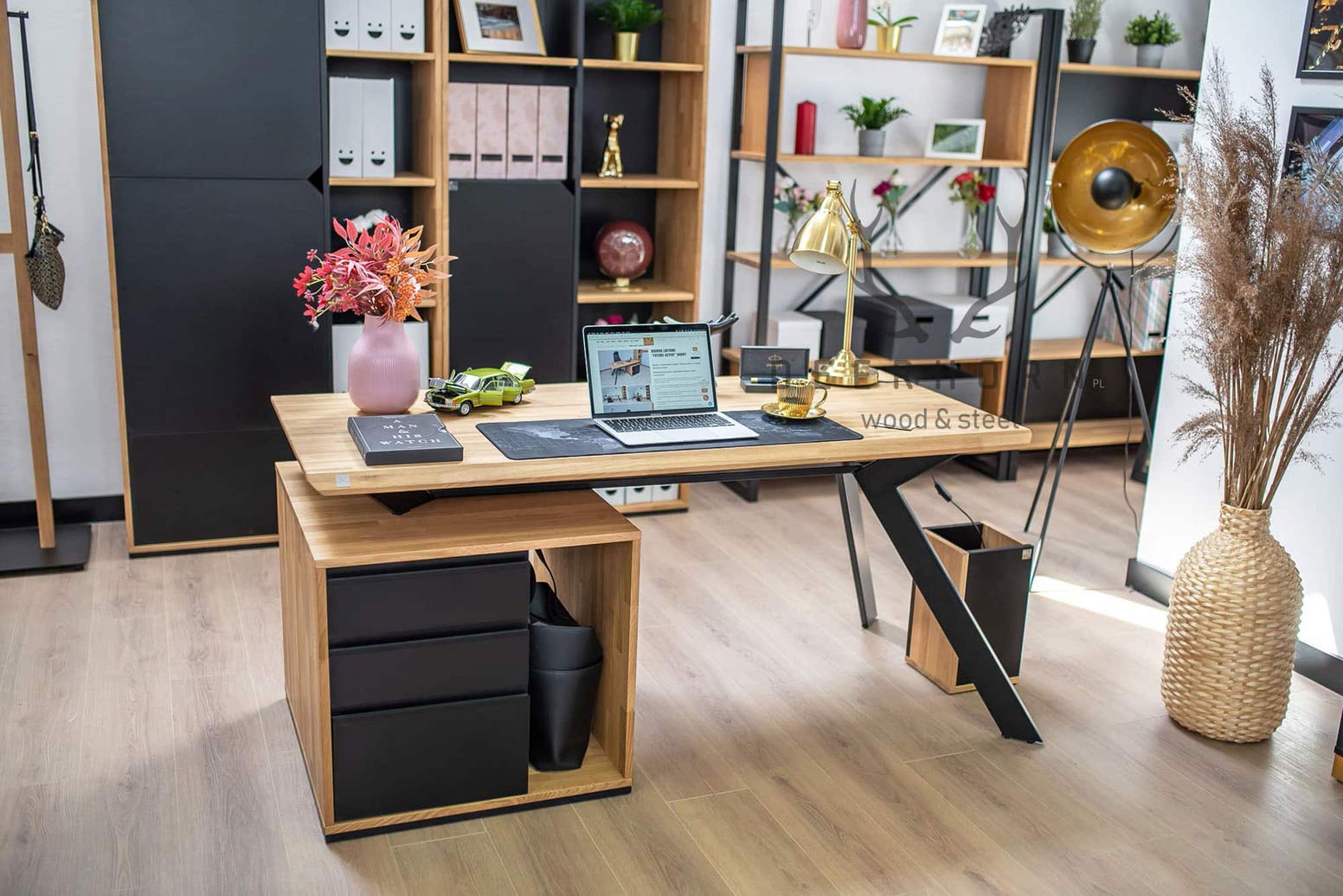 Bureau pour espace de bureau "Future active" court