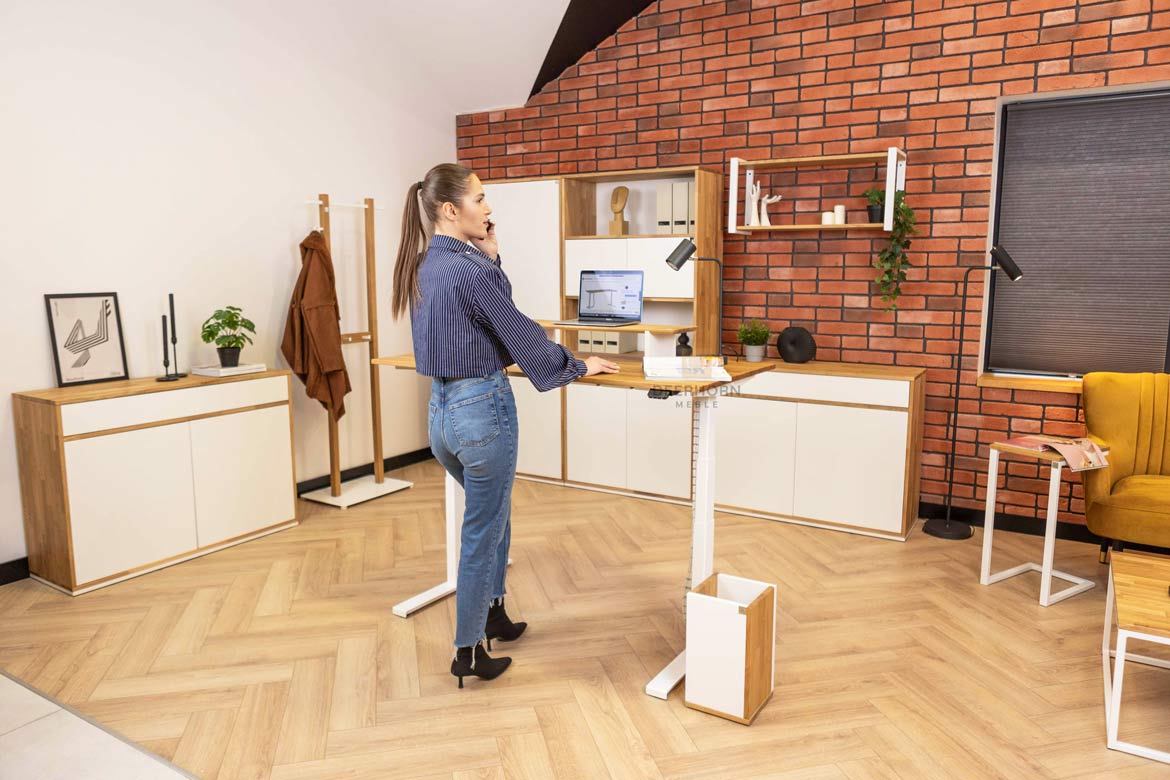 Weißer verstellbarer Holzschreibtisch Slim