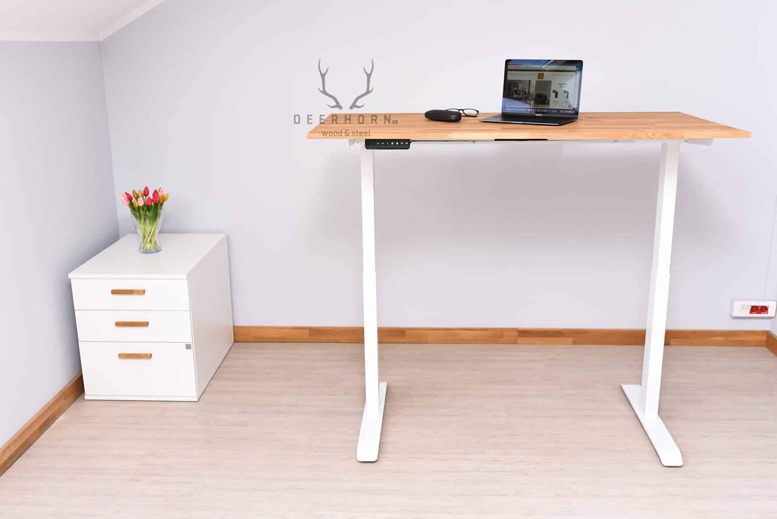 Weißer verstellbarer Holzschreibtisch Slim