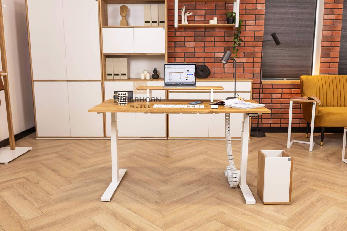 Weißer verstellbarer Holzschreibtisch Slim