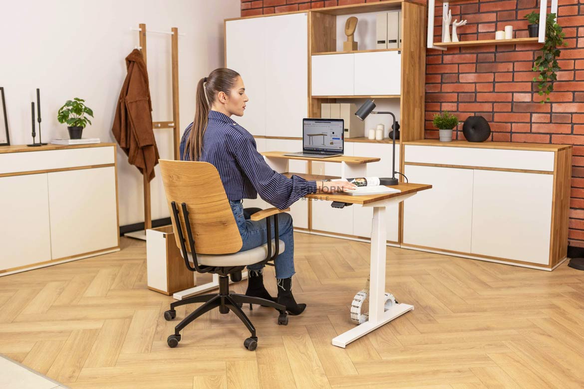 Weißer verstellbarer Holzschreibtisch Slim