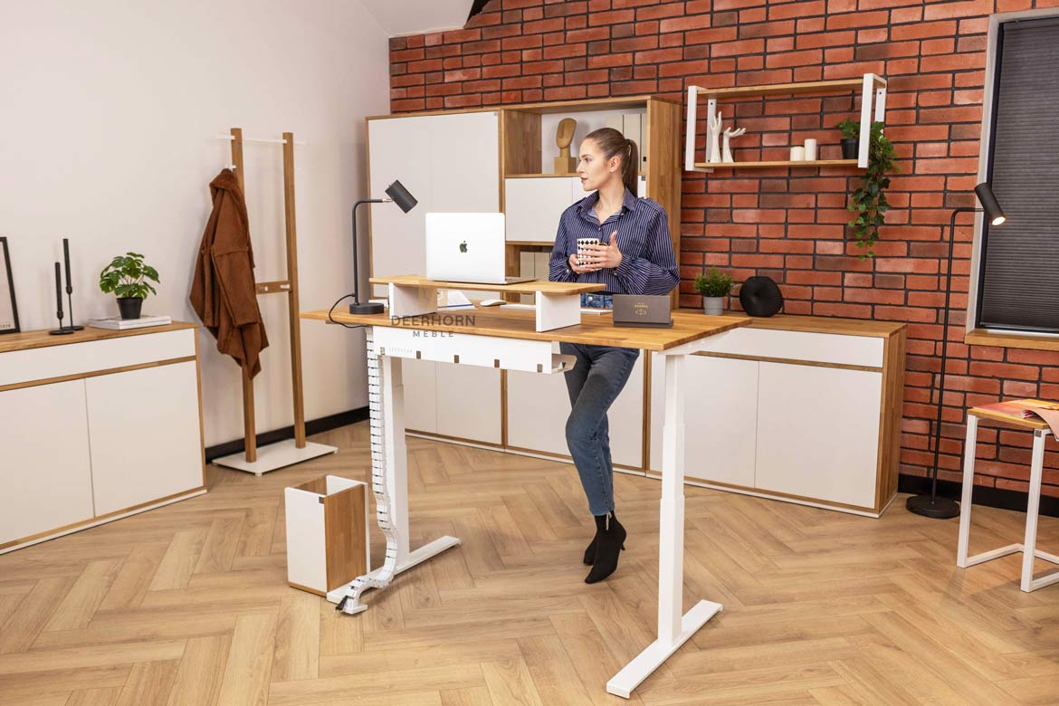 Weißer verstellbarer Holzschreibtisch Slim