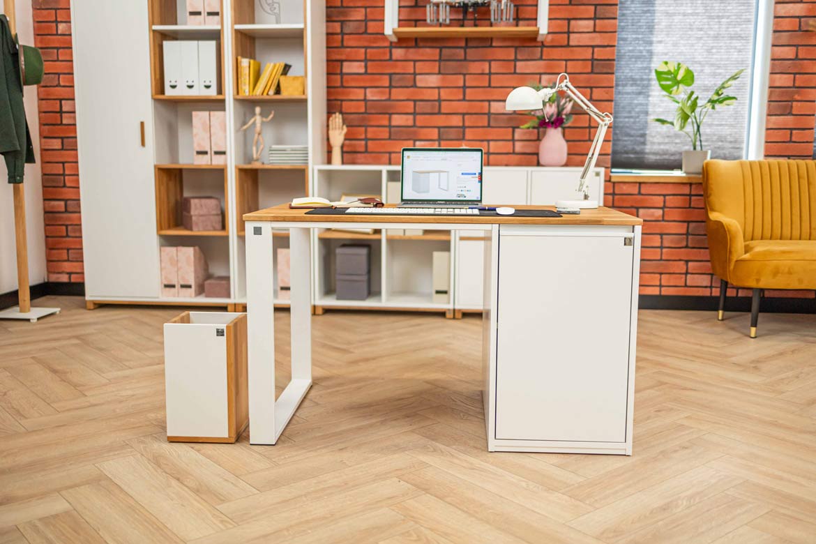 Schreibtisch mit Lernpodest für ein Mädchen weiß