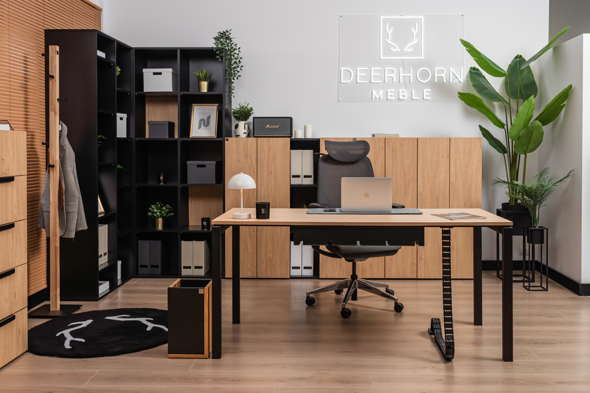 Chefschreibtisch mit Holzmaserung für ein modernes Büro