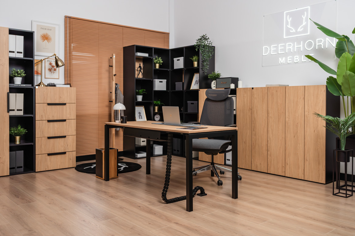 Chefschreibtisch mit Holzmaserung für ein modernes Büro
