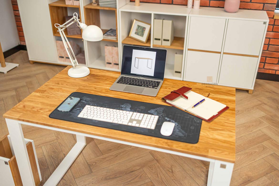 Gerader Schreibtisch mit Holzplatte für Jugendzimmer