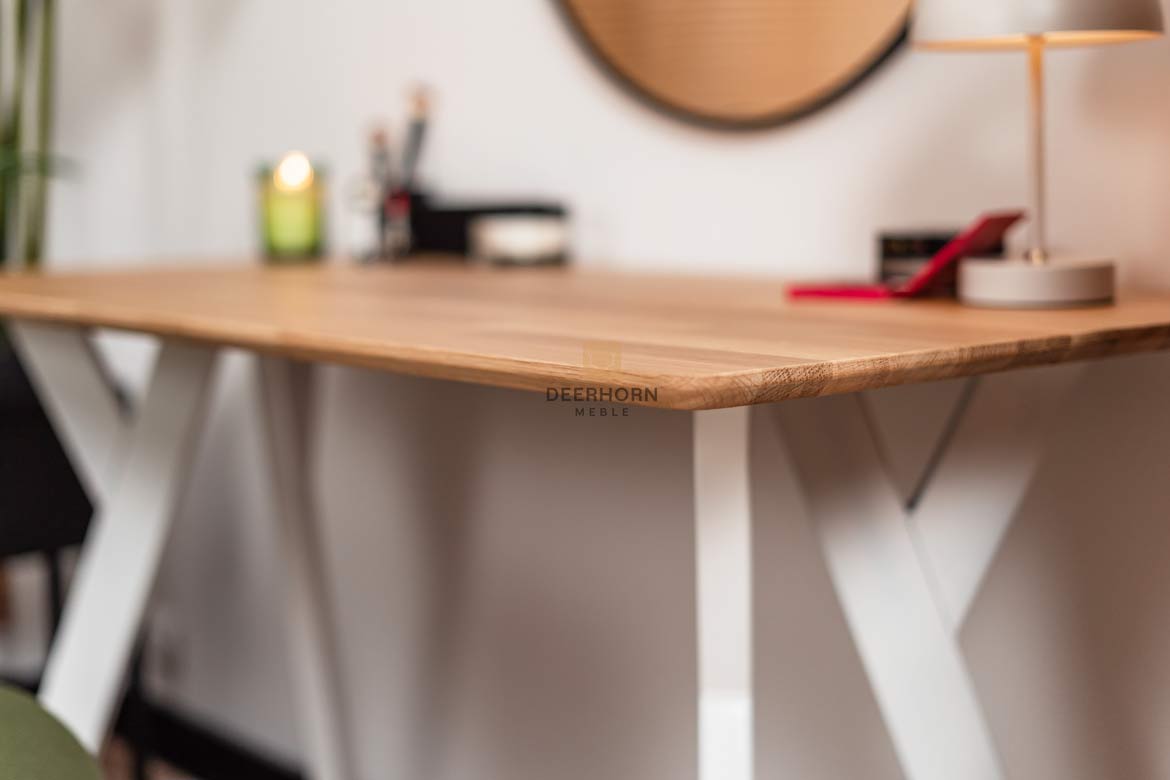 Toilettenartikel für ein Mädchen im Teenageralter für ein kleines Zimmer