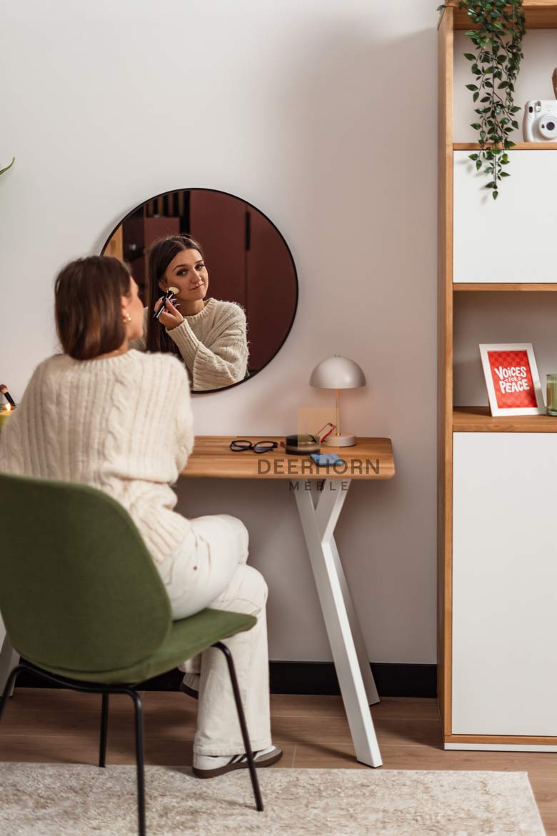 Toilettenartikel für ein Mädchen im Teenageralter für ein kleines Zimmer
