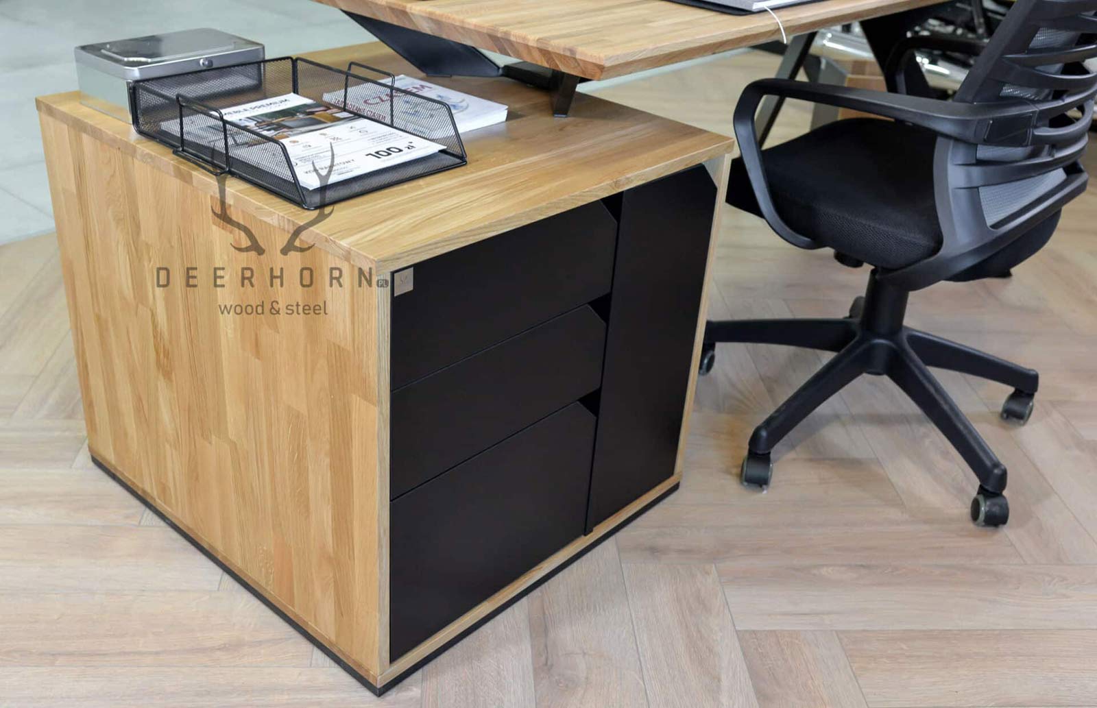 Büroschreibtisch mit Holzplatte Active mit Rollcontainer
