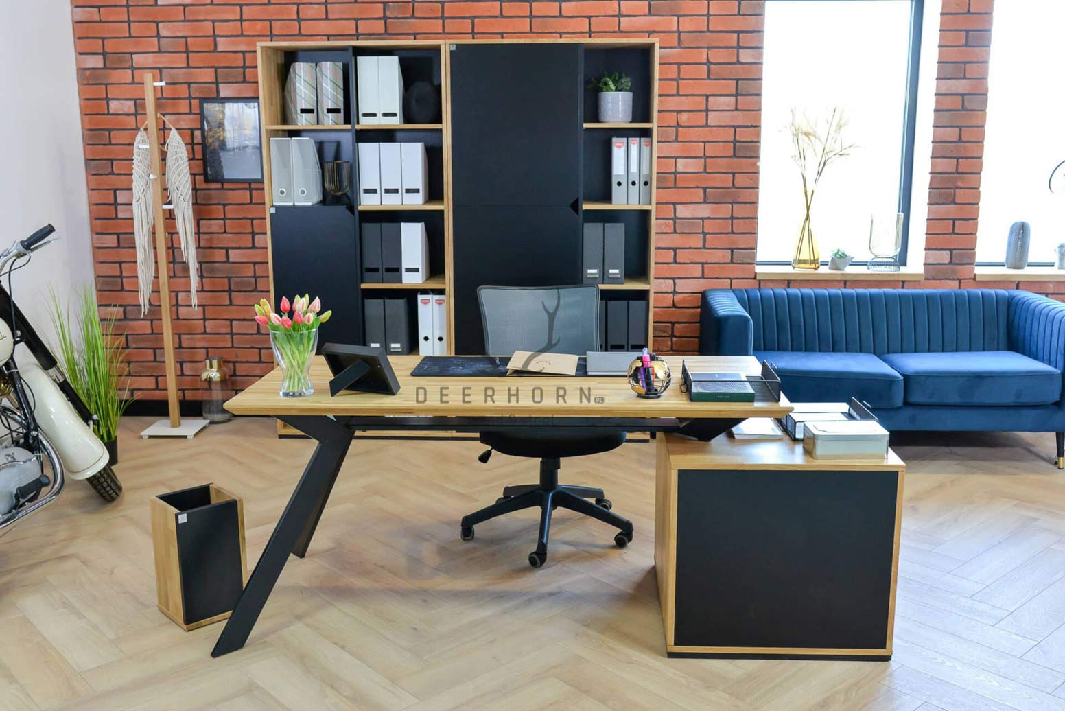 Büroschreibtisch mit Holzplatte Active mit Rollcontainer