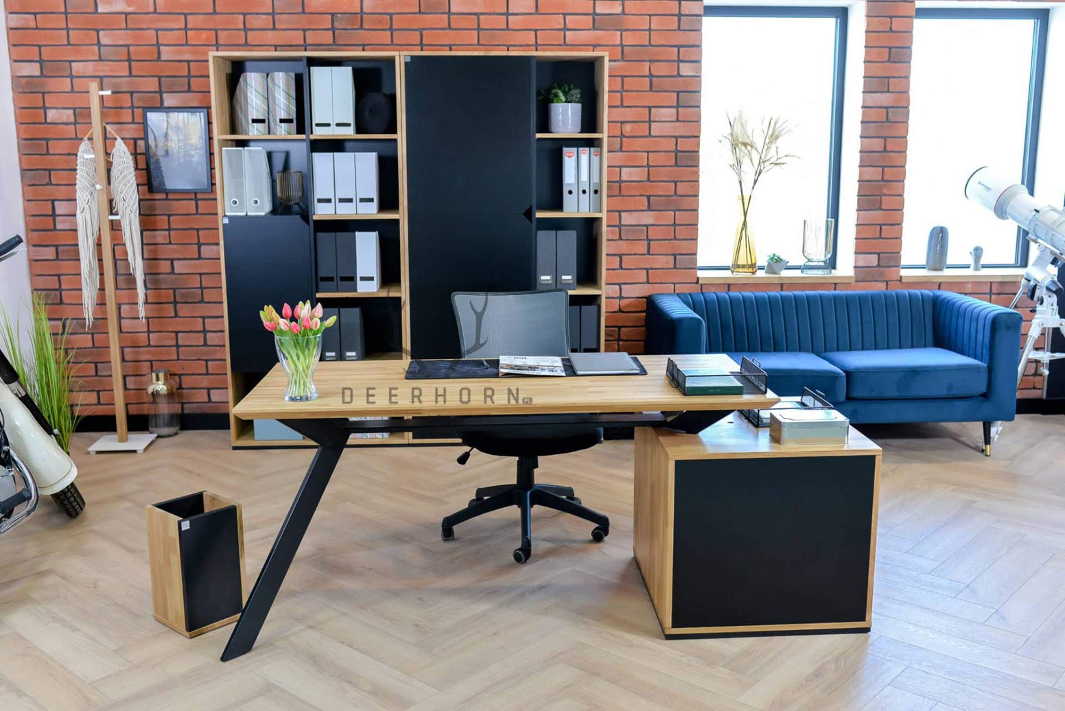 Büroschreibtisch mit Holzplatte Active mit Rollcontainer