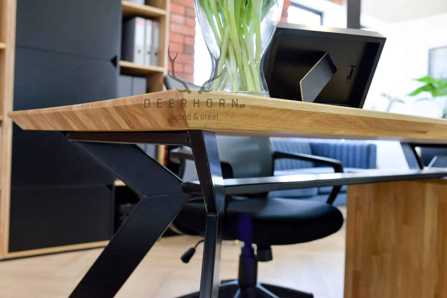 Büroschreibtisch mit Holzplatte Active mit Rollcontainer