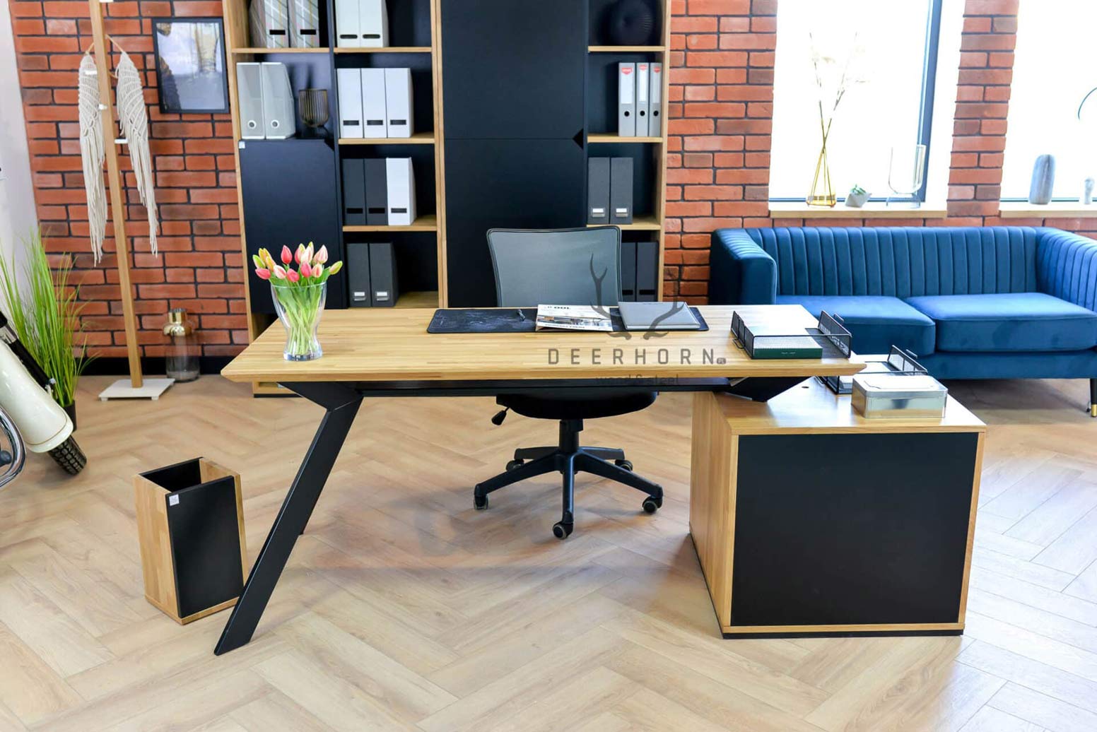 Büroschreibtisch mit Holzplatte Active mit Rollcontainer