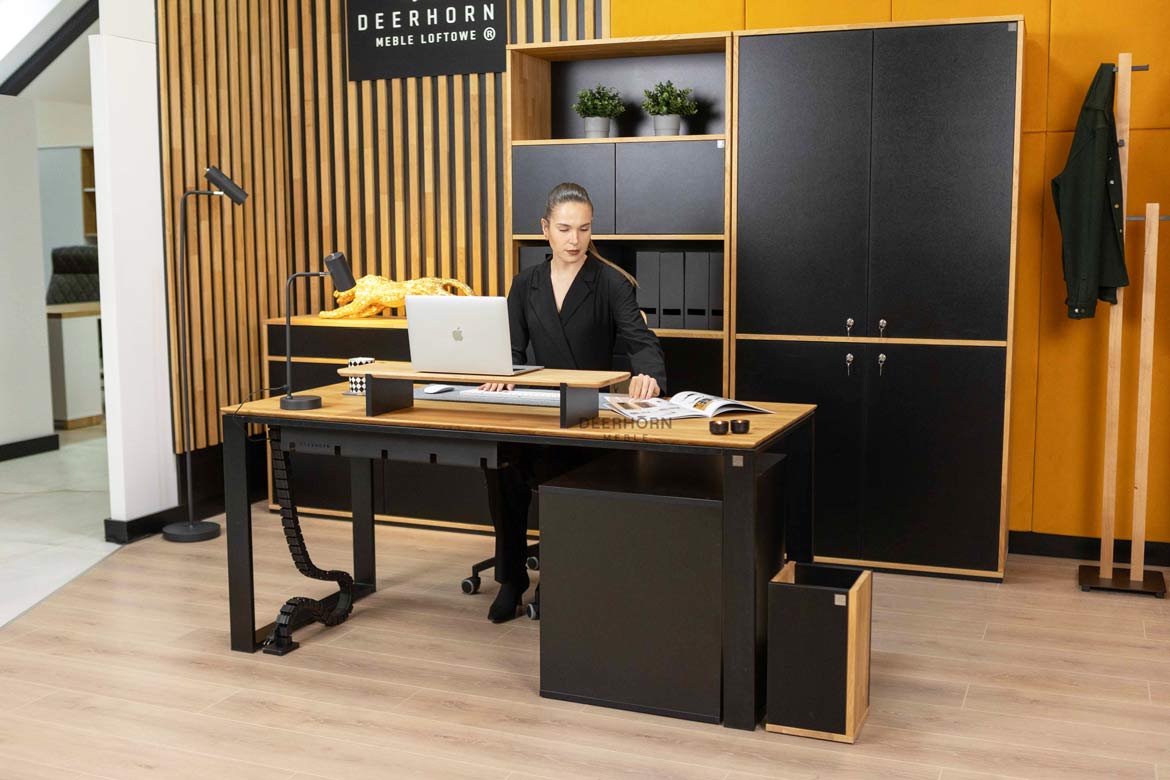 Schreibtisch für Büro und Heimarbeit mit hinterschnittener Holzplatte mit Schrank