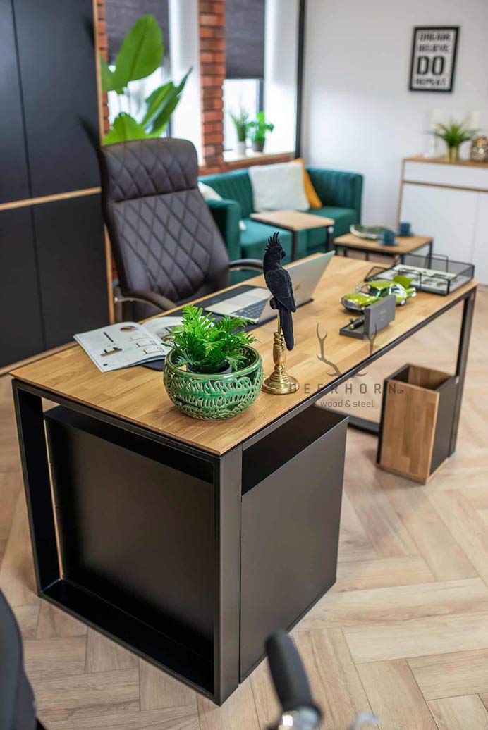 Schreibtisch für Büro und Heimarbeit mit hinterschnittener Holzplatte mit Schrank