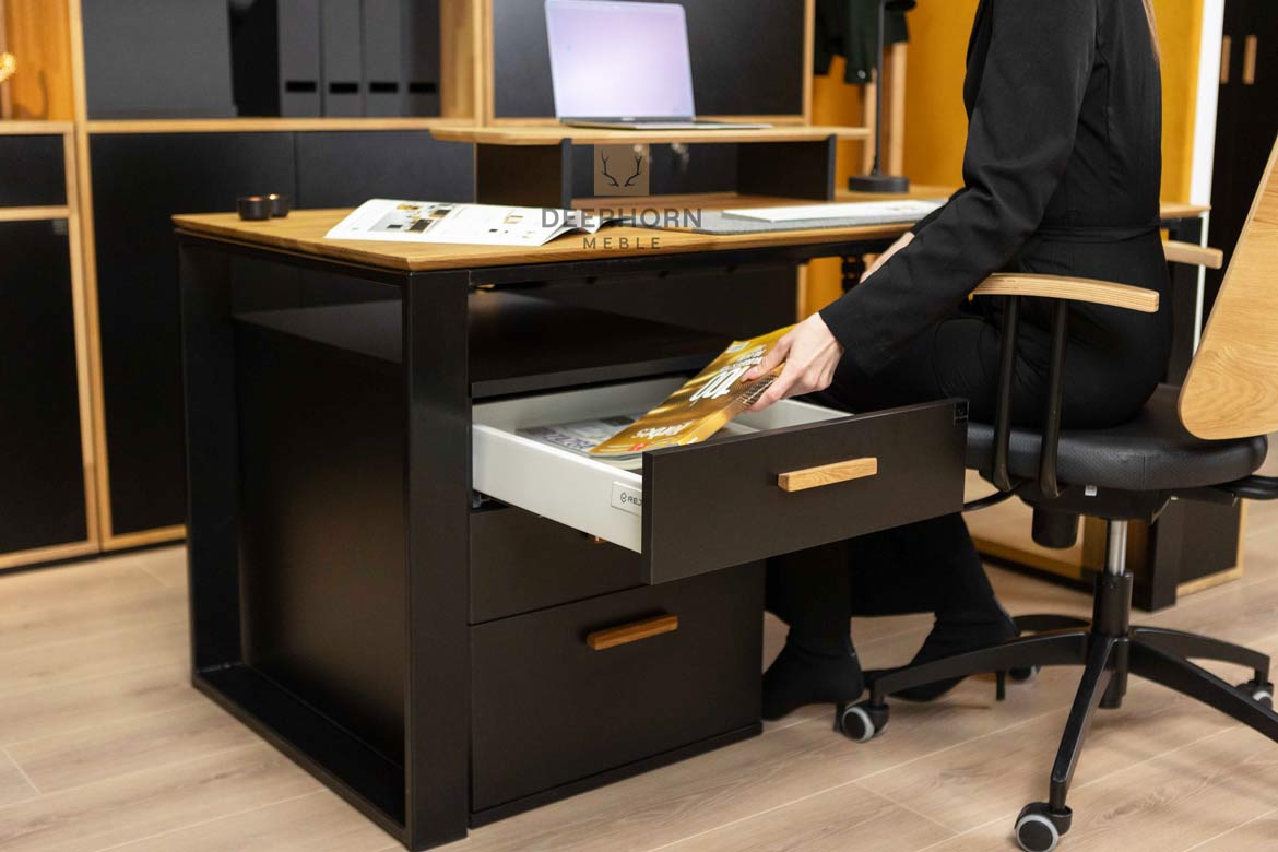 Schreibtisch für Büro und Heimarbeit mit hinterschnittener Holzplatte mit Schrank