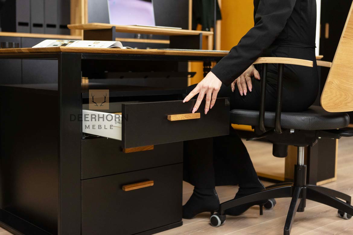 Schreibtisch für Büro und Heimarbeit mit hinterschnittener Holzplatte mit Schrank