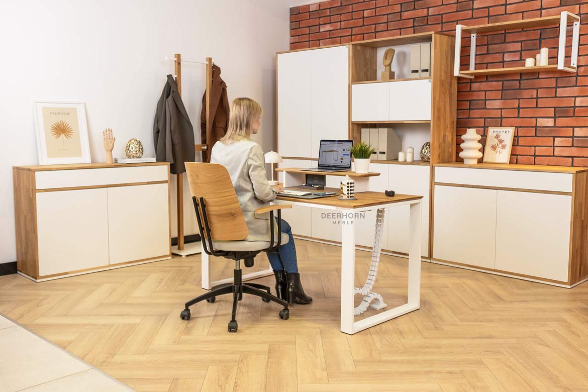 Weißer Schreibtisch für Verwaltungs- und Kundendienstbüros mit schlanker Platte und Unterschnitt