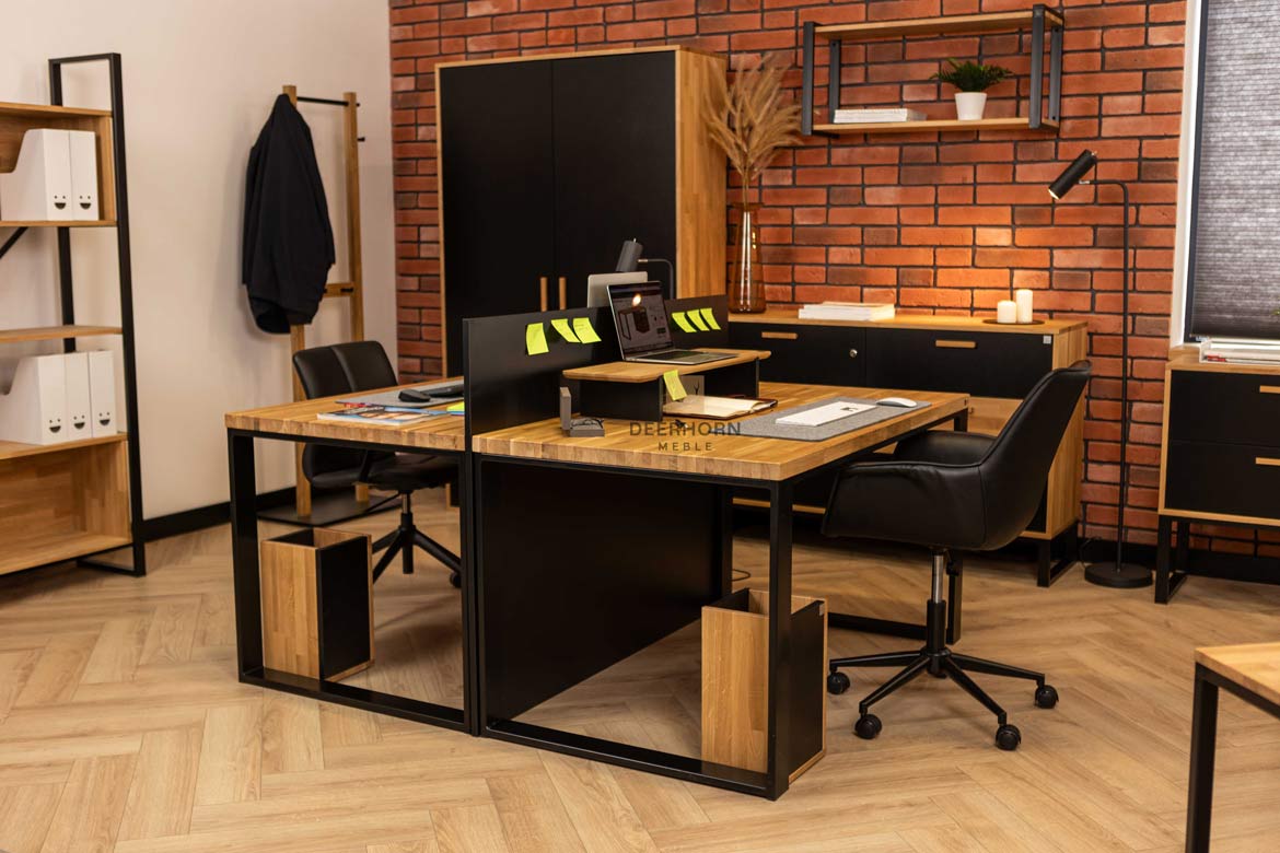 Set aus zwei Schreibtischen mit Holzplatten im Loft-Stil