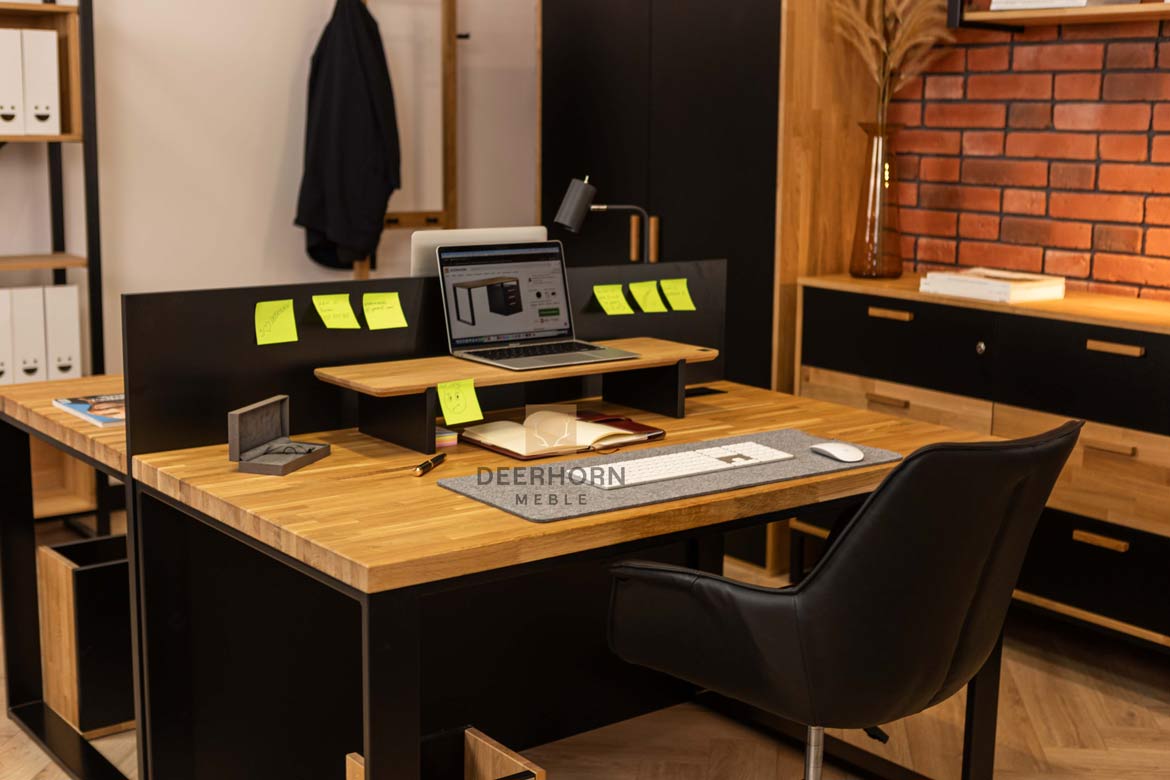 Set aus zwei Schreibtischen mit Holzplatten im Loft-Stil