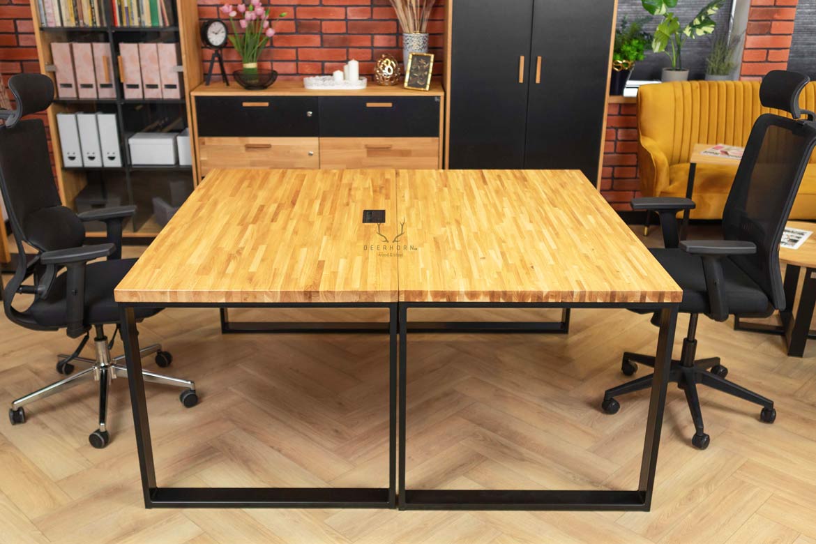 Set aus zwei Schreibtischen mit Holzplatten im Loft-Stil