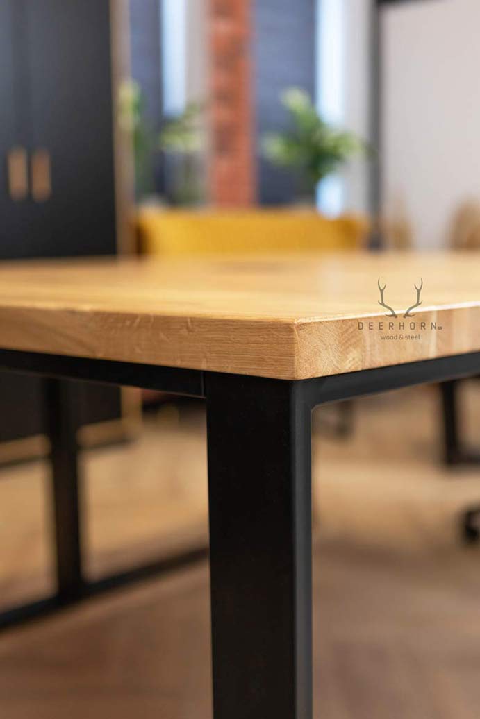 Set aus zwei Schreibtischen mit Holzplatten im Loft-Stil
