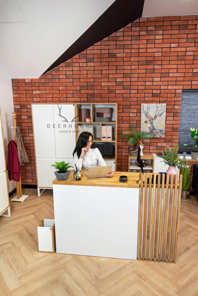 Weißer moderner Empfangstresen mit Lamellen klein
