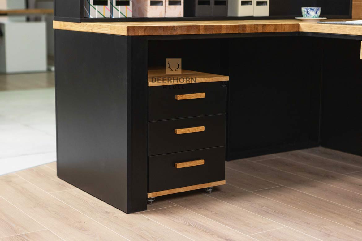 Schwarzer Empfangstresen aus Holz im modernen Stil