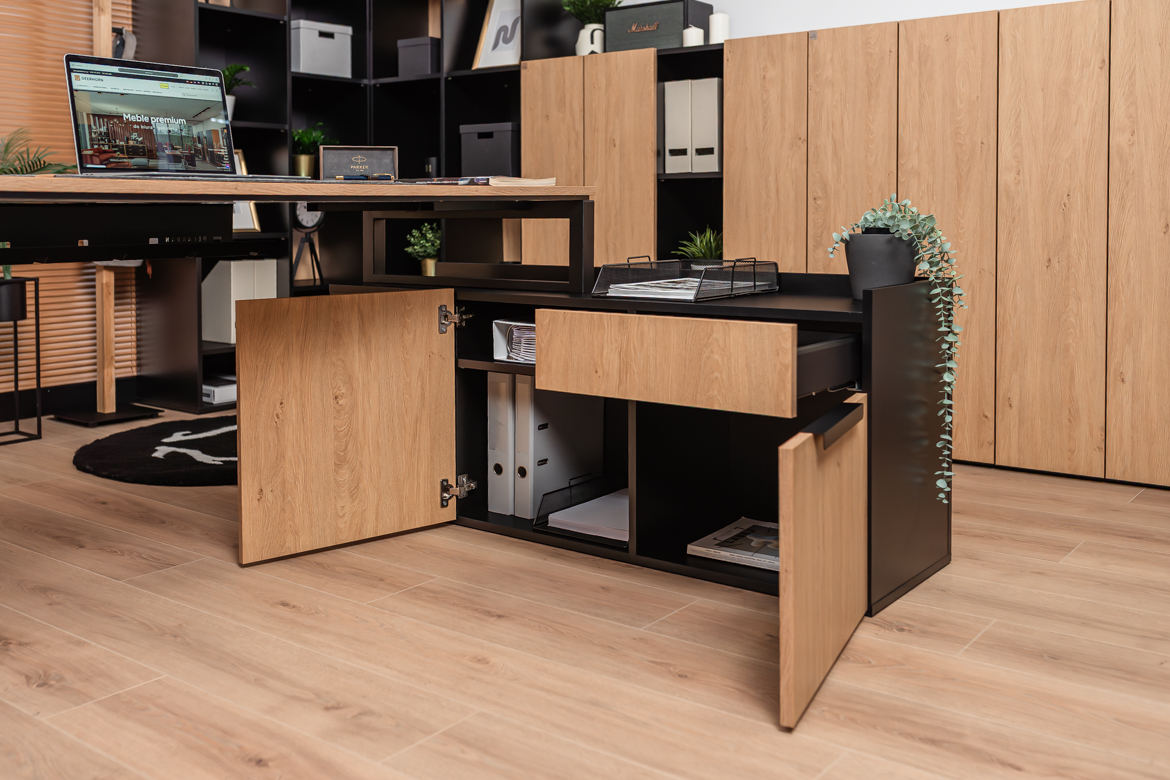 Eckschreibtisch mit Einbauschrank für kleine und mittlere Büroräume