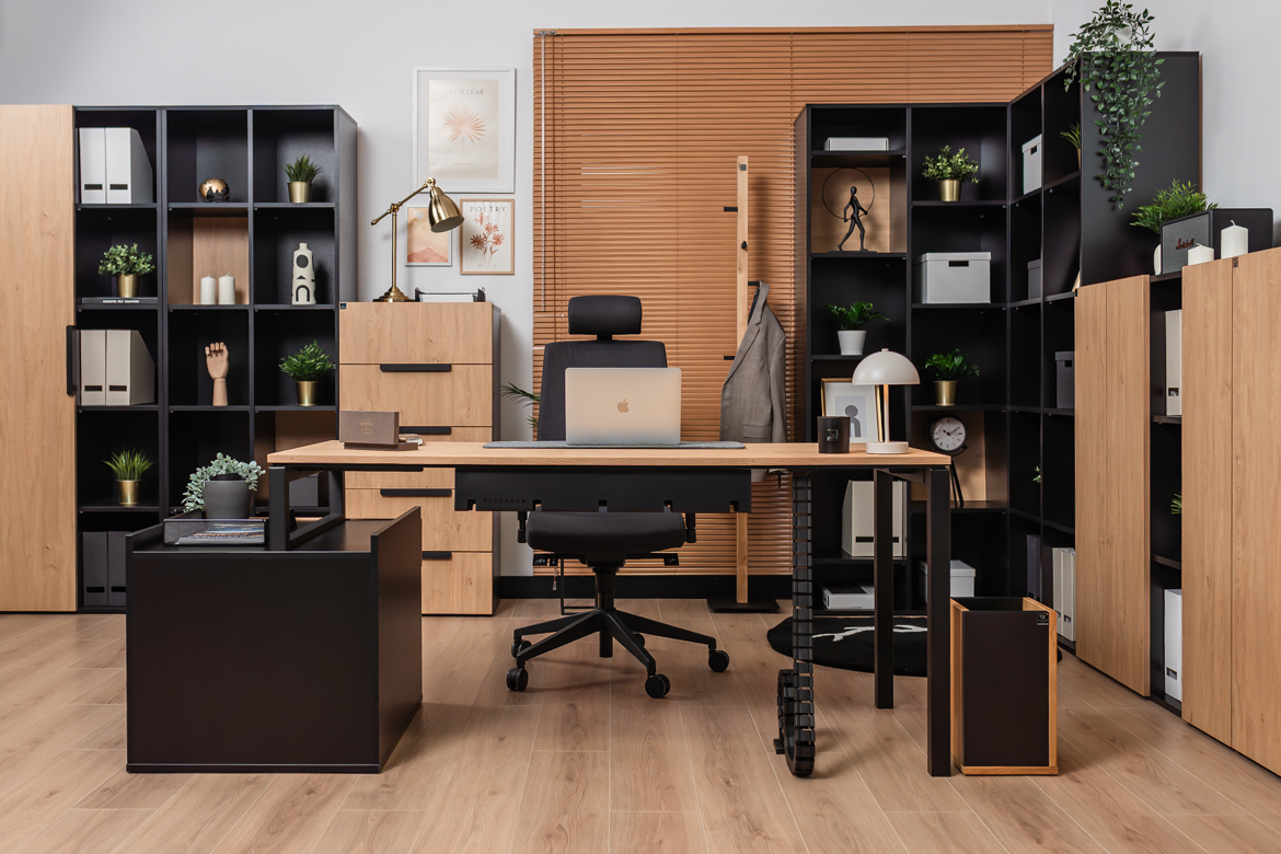 Schreibtisch mit Schubladen in Eiche und Schwarz für kleine und große Büros oder Arbeitszimmer